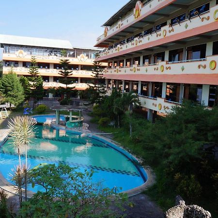 Hotel Surya Indah Batu Malang Екстер'єр фото