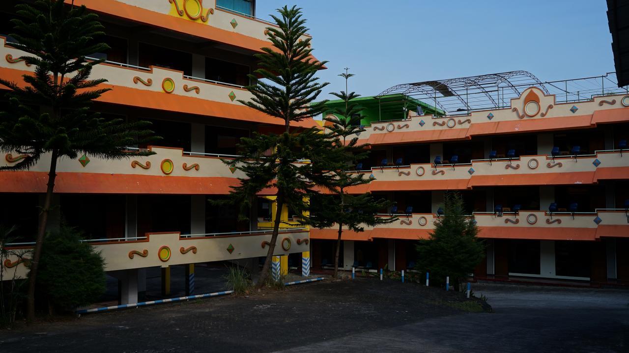 Hotel Surya Indah Batu Malang Екстер'єр фото