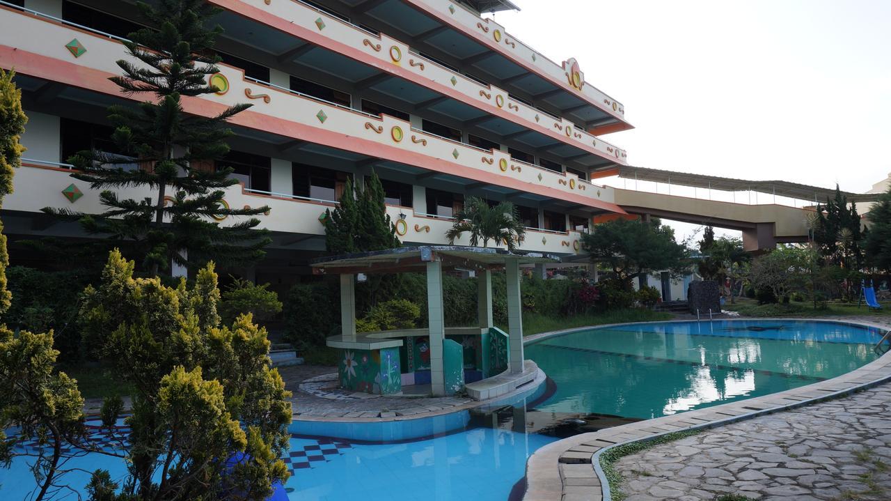 Hotel Surya Indah Batu Malang Екстер'єр фото