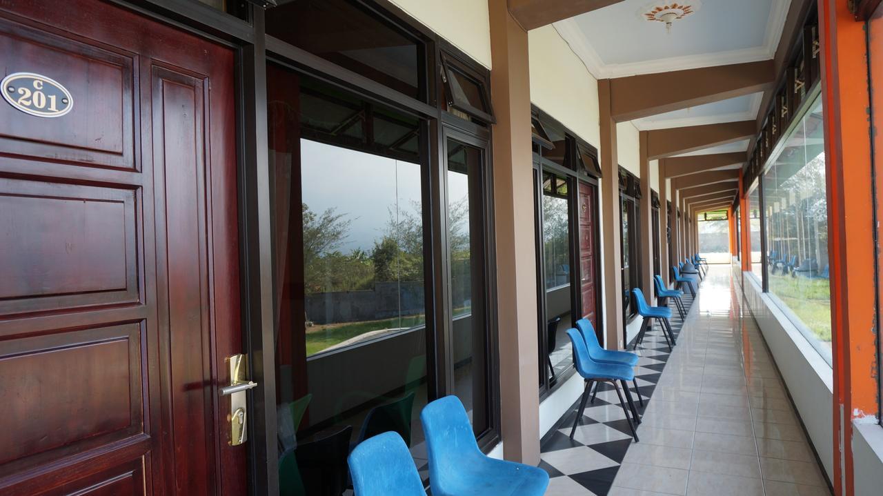 Hotel Surya Indah Batu Malang Екстер'єр фото