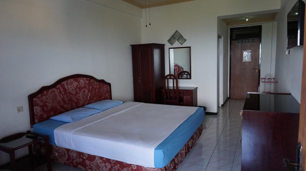 Hotel Surya Indah Batu Malang Екстер'єр фото