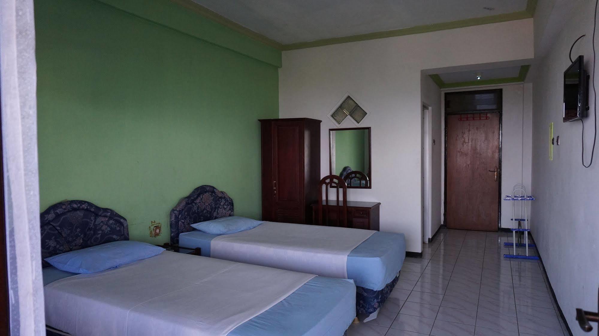Hotel Surya Indah Batu Malang Екстер'єр фото