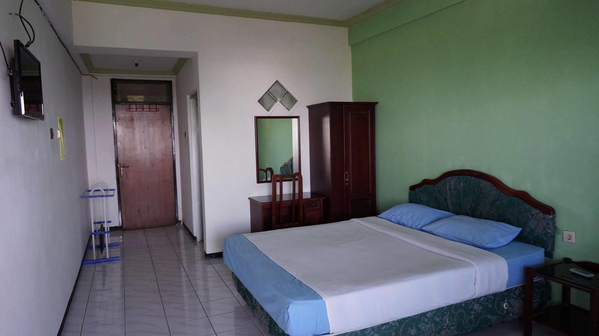 Hotel Surya Indah Batu Malang Екстер'єр фото