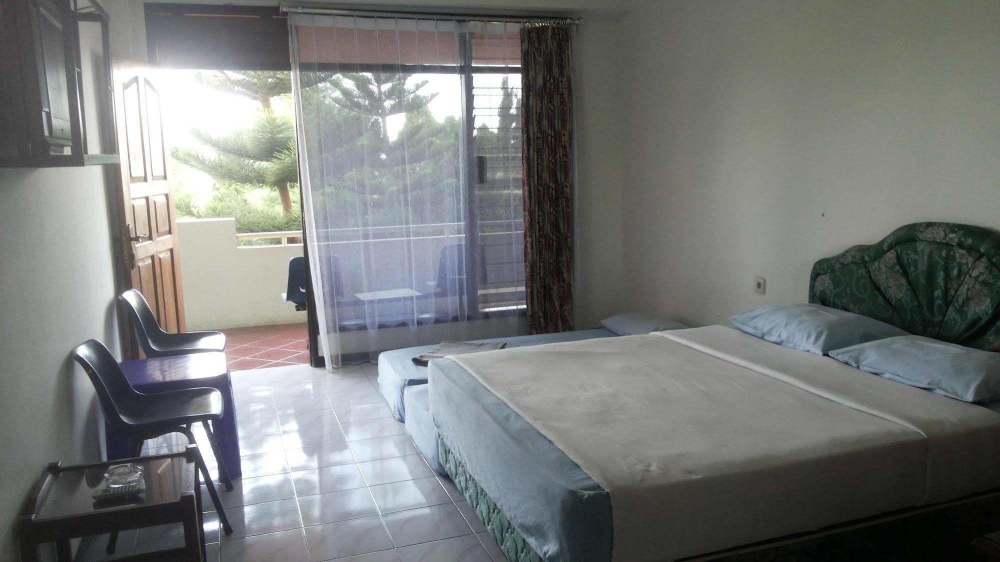 Hotel Surya Indah Batu Malang Екстер'єр фото
