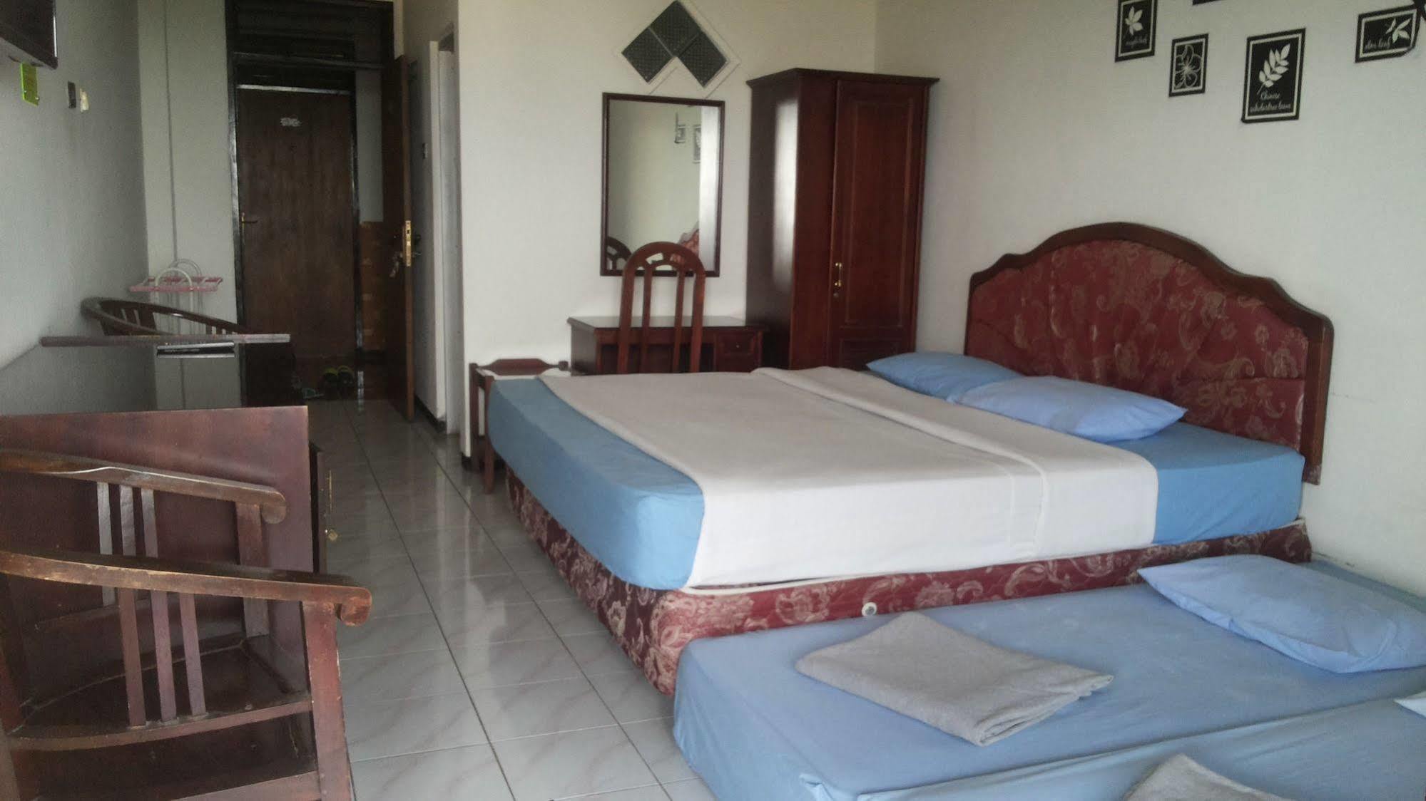 Hotel Surya Indah Batu Malang Екстер'єр фото
