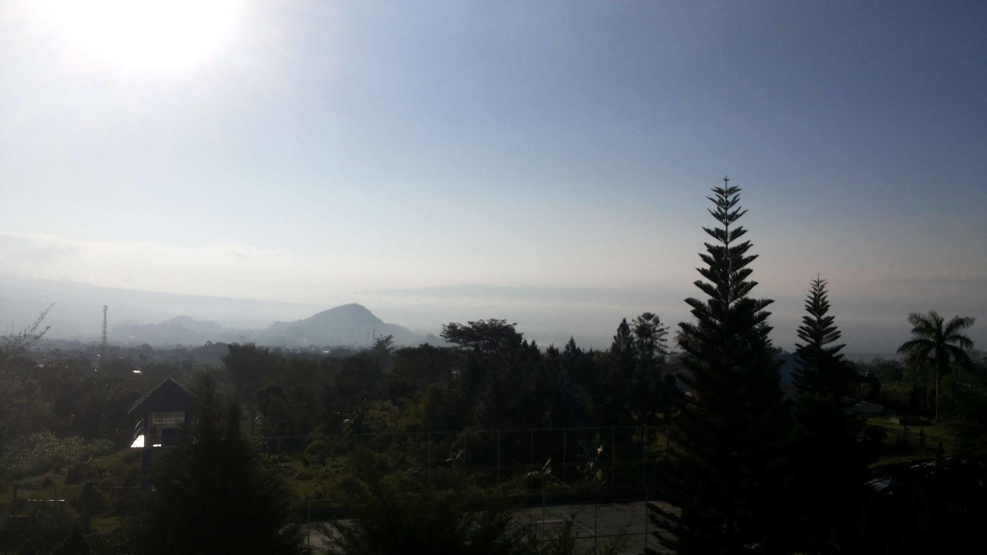 Hotel Surya Indah Batu Malang Екстер'єр фото