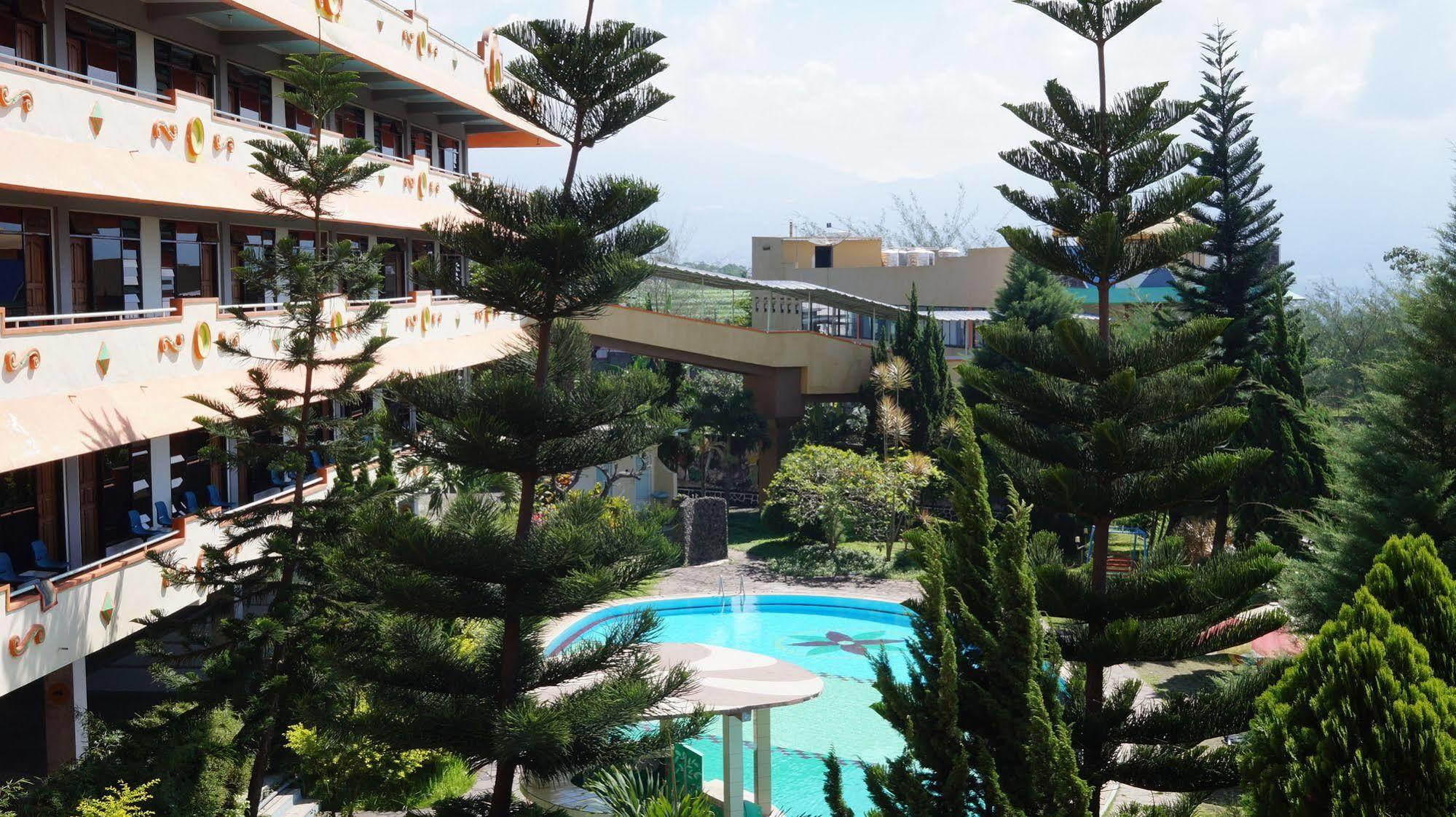 Hotel Surya Indah Batu Malang Екстер'єр фото
