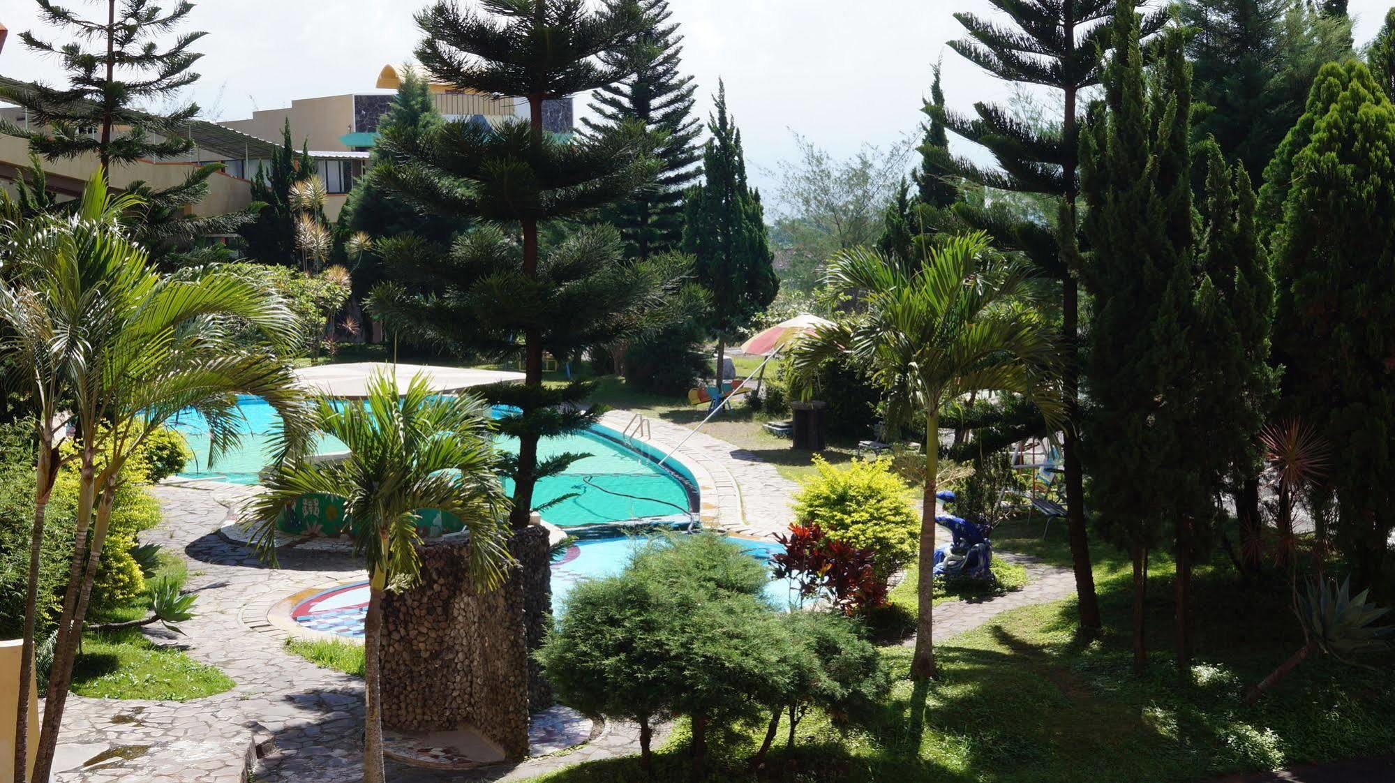 Hotel Surya Indah Batu Malang Екстер'єр фото