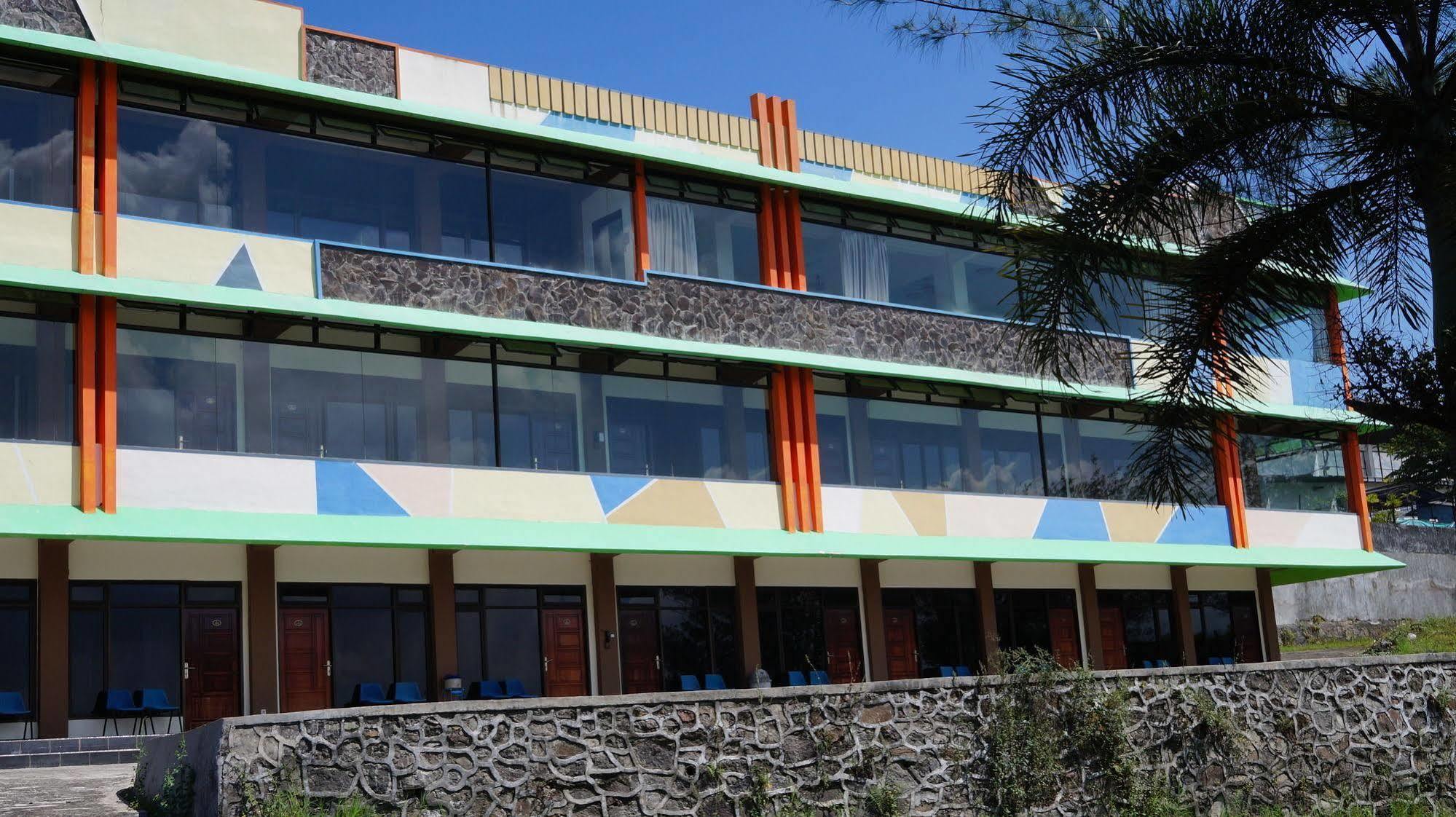 Hotel Surya Indah Batu Malang Екстер'єр фото