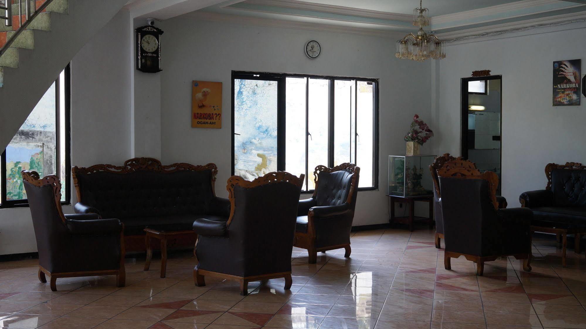 Hotel Surya Indah Batu Malang Екстер'єр фото