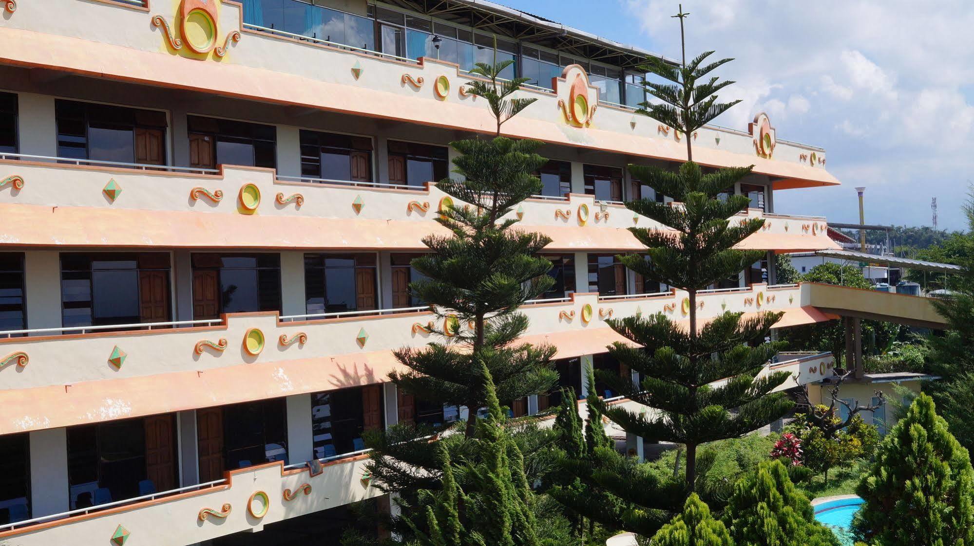 Hotel Surya Indah Batu Malang Екстер'єр фото