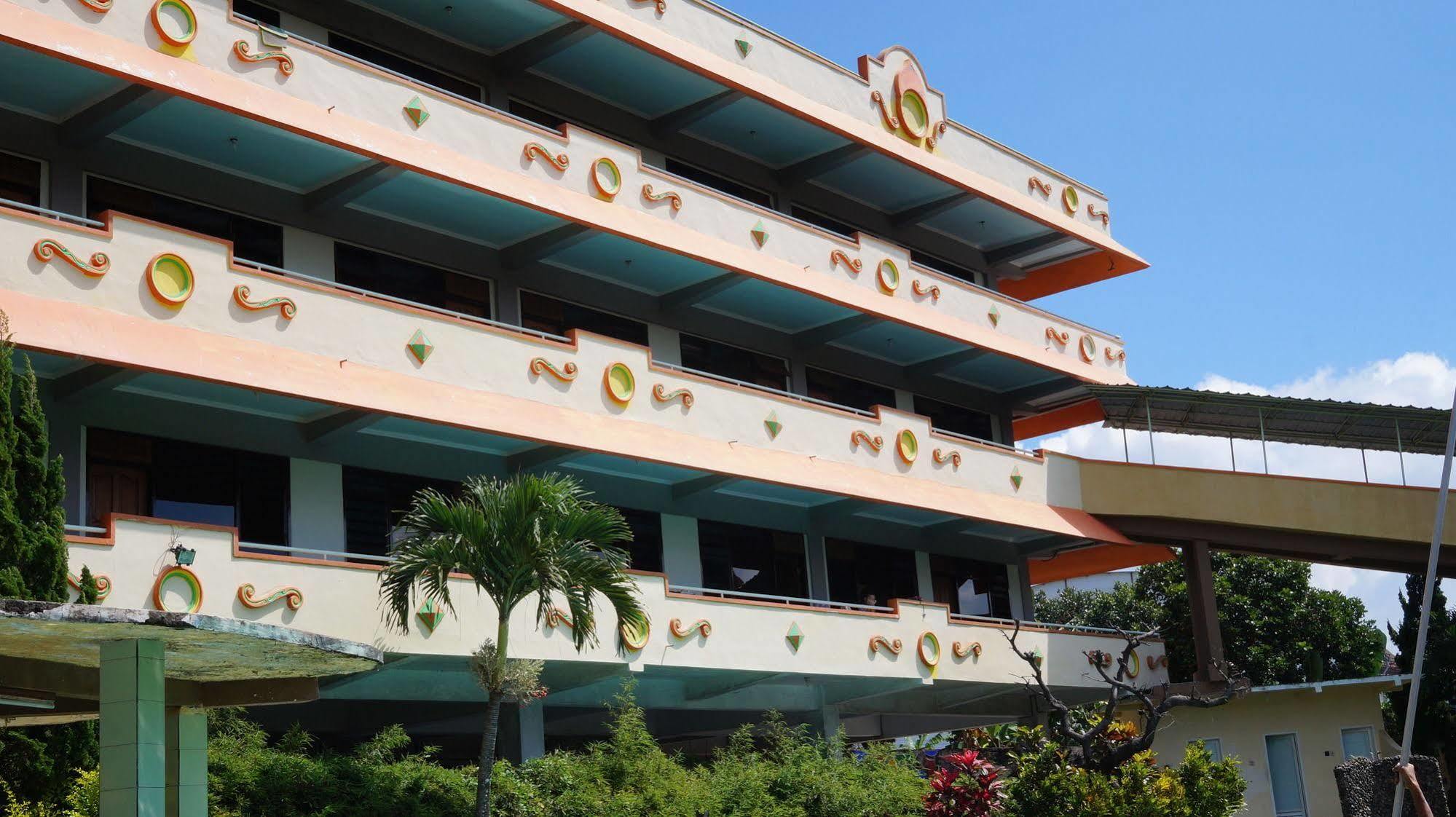 Hotel Surya Indah Batu Malang Екстер'єр фото